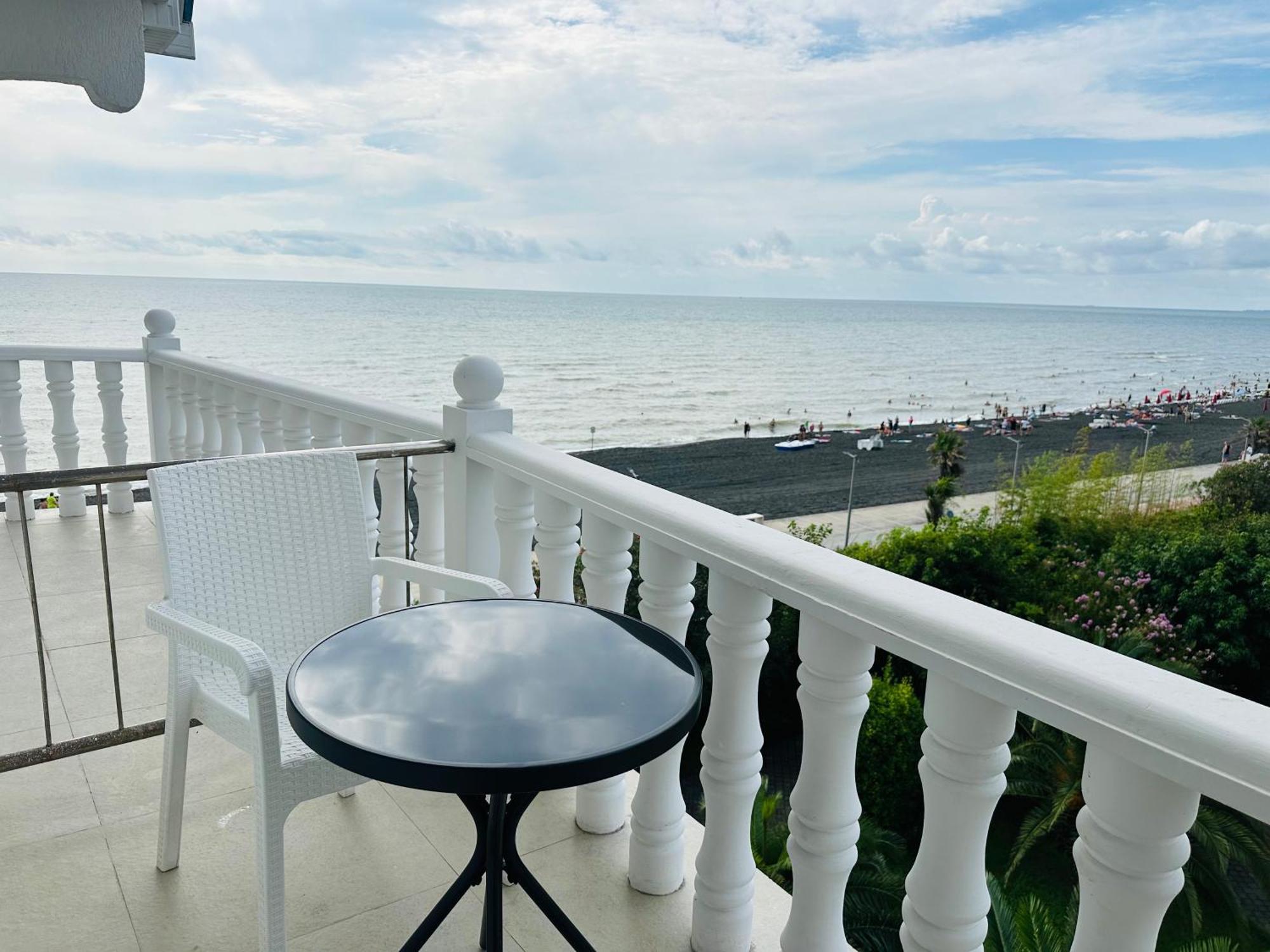 Claude Monet Beach Hotel Ureki Zewnętrze zdjęcie