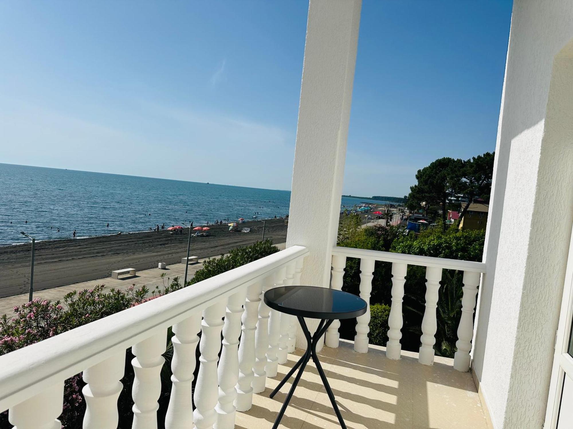 Claude Monet Beach Hotel Ureki Zewnętrze zdjęcie