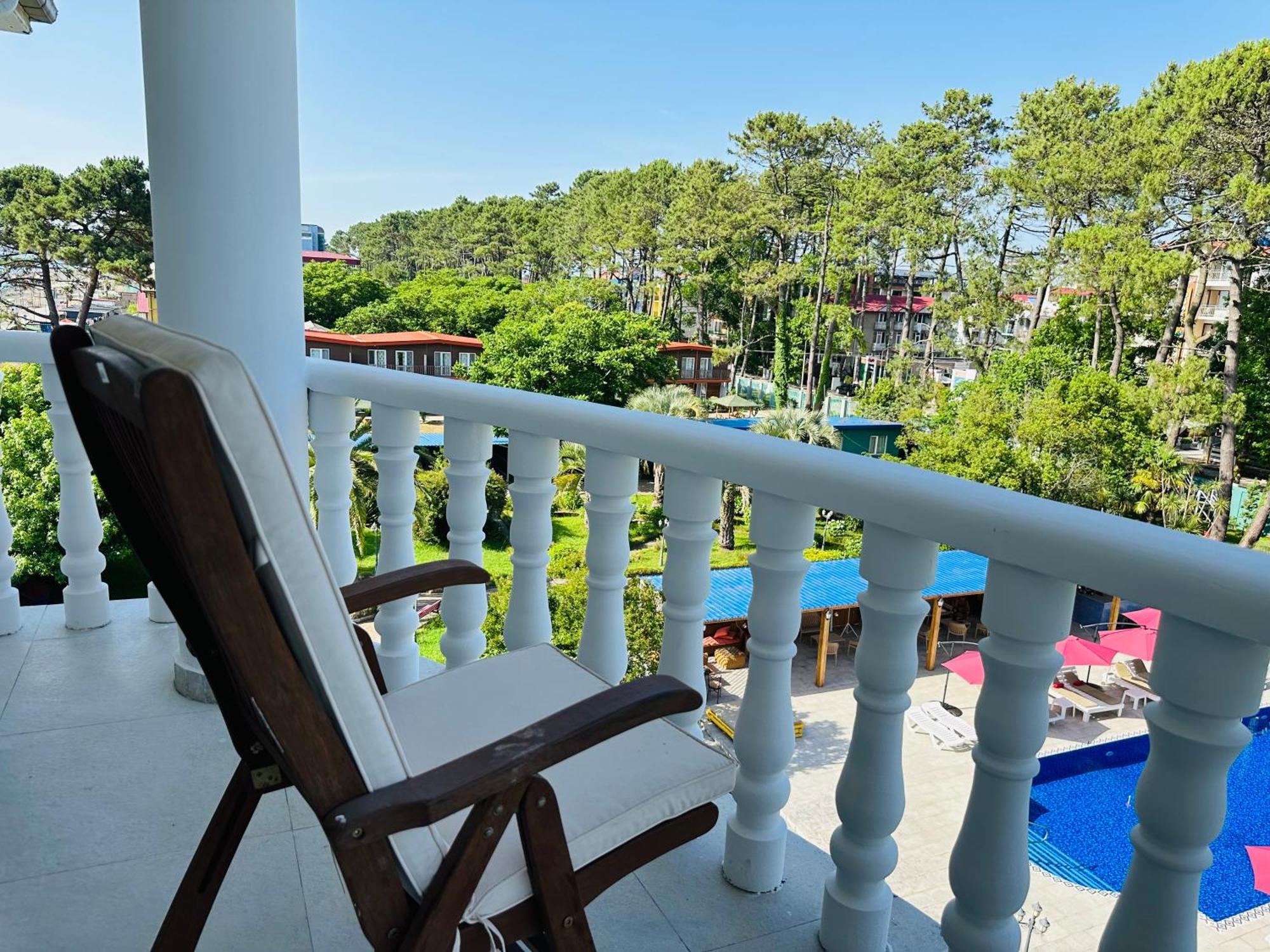 Claude Monet Beach Hotel Ureki Zewnętrze zdjęcie