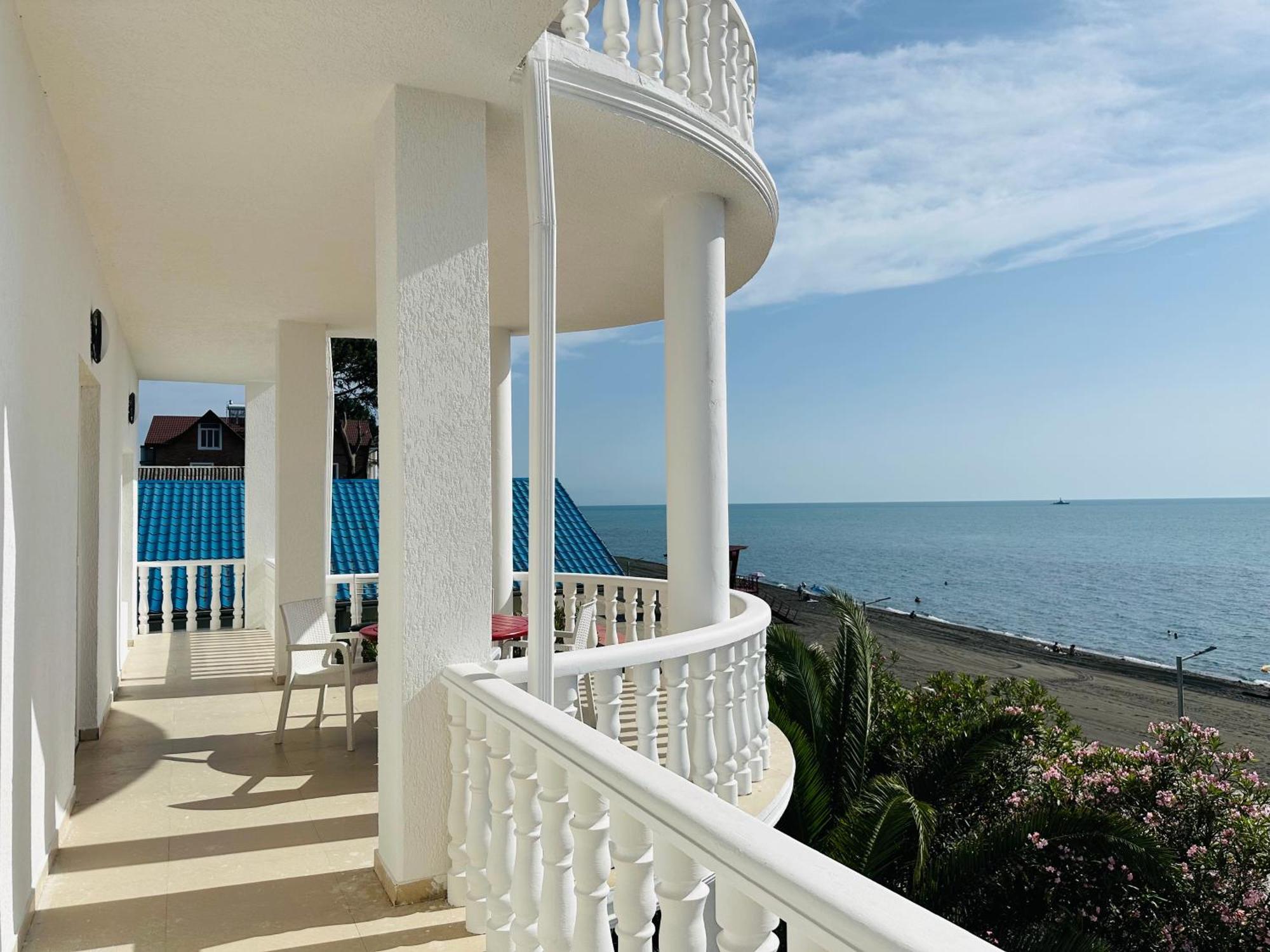 Claude Monet Beach Hotel Ureki Zewnętrze zdjęcie