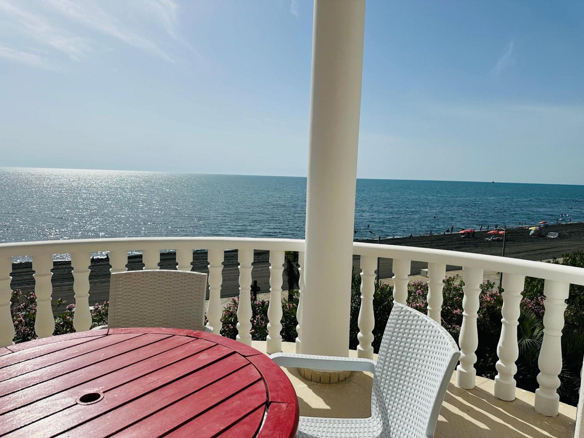 Claude Monet Beach Hotel Ureki Zewnętrze zdjęcie