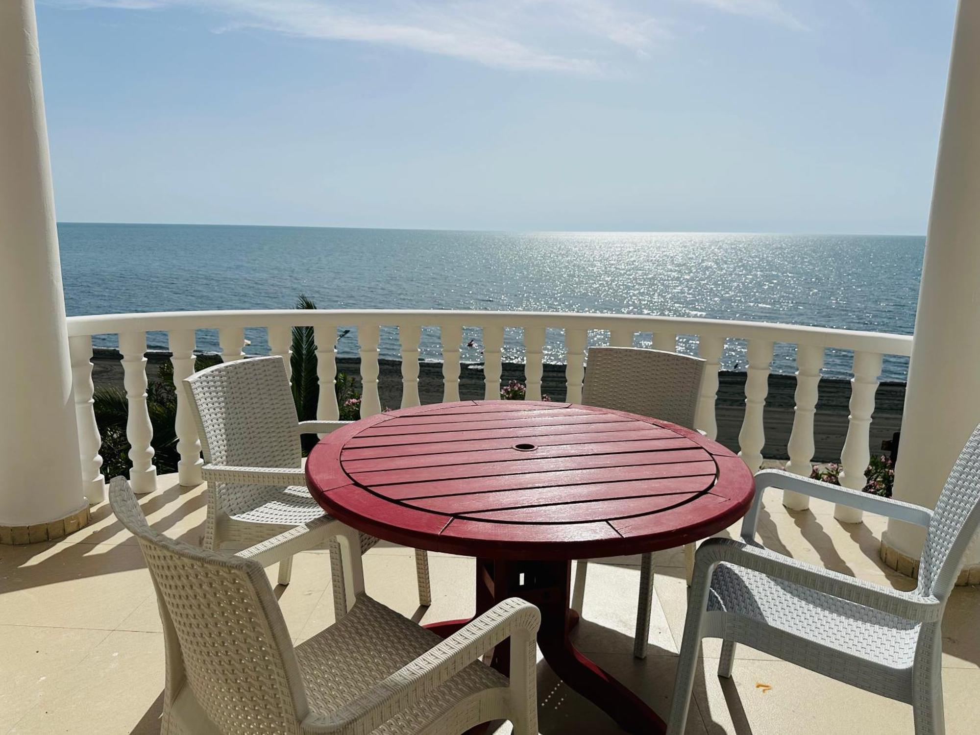 Claude Monet Beach Hotel Ureki Zewnętrze zdjęcie